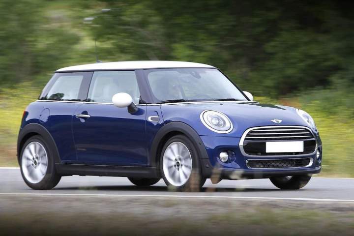 Une collection de voitures de marques BMW et Mini