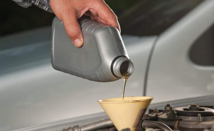 Un garage dédié aux véhicules des marques BMW et MINI